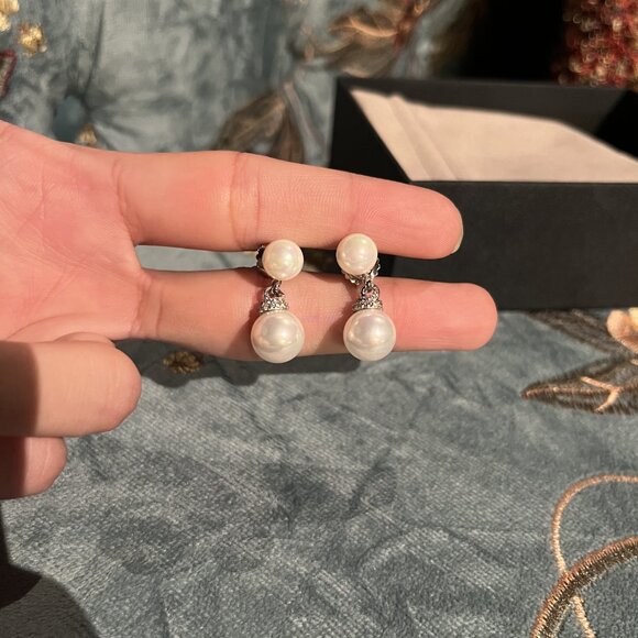 D̲a̲v̲i̲d̲ ̲Y̲u̲r̲m̲a̲n̲ Pearl Earrings - Picture 4 of 5